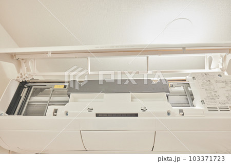 エアコンの内部　掃除　フィルター 103371723
