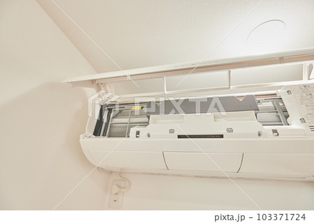 エアコンの内部　掃除　フィルター 103371724