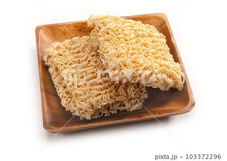 インスタントラーメンの麺 インスタントラーメンの麺 103372296