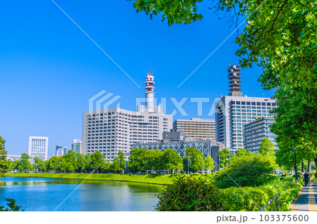 日本の東京都市景観 初真夏日…新緑に映える官庁街や内堀通りなどを望む(奥に警視庁など)=5月17日 日本の東京都市景観 初真夏日…新緑に映える官庁街や内堀通りなどを望む(奥に警視庁など)=5月17日 103375600