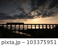 夕方の惣郷川橋梁 103375951