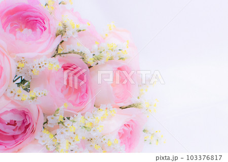 淡いピンクのバラの花束 淡いピンクのバラの花束 103376817