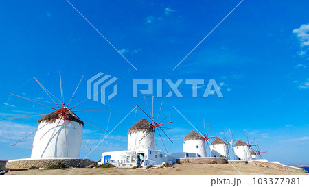 ギリシャ紀行　エーゲ海の島々　ミコノス島　6つの風車 103377981