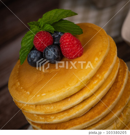 Recipe for maple syrup pancakes with raspberry and blueberry filling 103380205