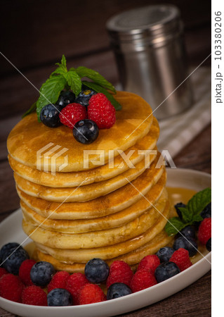 Recipe for maple syrup pancakes with raspberry and blueberry filling 103380206