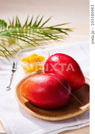 アップルマンゴー 太陽のたまご、宮崎県産完熟マンゴー 甘くて美味しい果物、贈呈品 アップルマンゴー 太陽のたまご、宮崎県産完熟マンゴー 甘くて美味しい果物、贈呈品 103380963