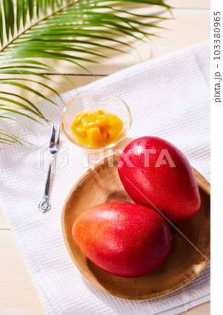 アップルマンゴー 太陽のたまご、宮崎県産完熟マンゴー 甘くて美味しい果物、贈呈品 アップルマンゴー 太陽のたまご、宮崎県産完熟マンゴー 甘くて美味しい果物、贈呈品 103380965