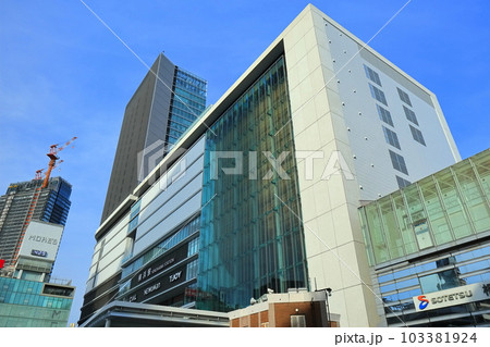 【神奈川県】晴天のJR横浜タワー 103381924
