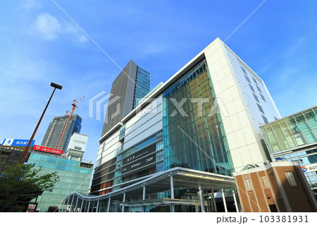 【神奈川県】晴天のJR横浜タワー 103381931