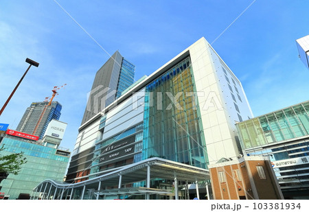 【神奈川県】晴天のJR横浜タワー 103381934