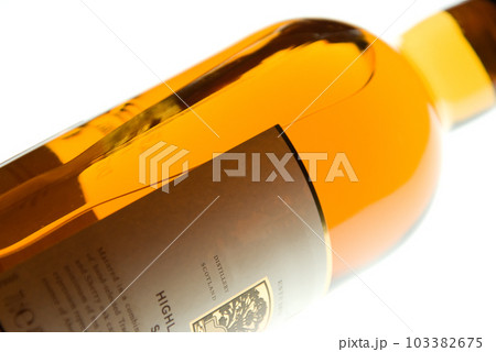 ウィスキー 103382675