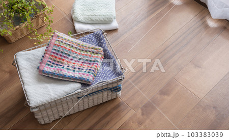 ワイヤーバスケットに入ったタオル|洗濯物収納イメージ ワイヤーバスケットに入ったタオル|洗濯物収納イメージ 103383039