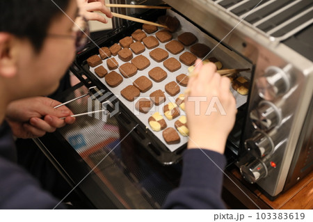 ビスケット クッキー クラッカー 103383619