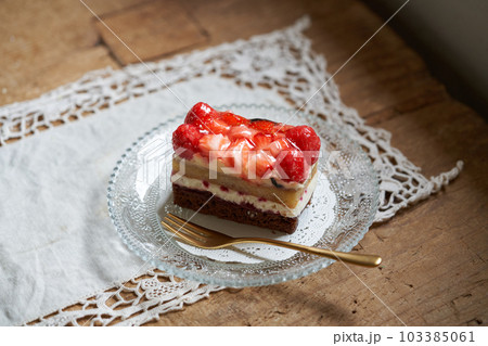 フランボアーズのケーキ 103385061