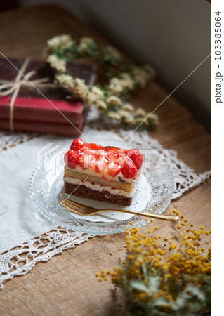 フランボアーズのケーキ フランボアーズのケーキ 103385064