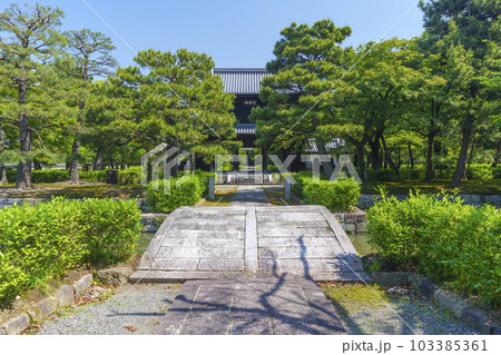 建仁寺　三門（望闕楼）--京都市東山区-- 103385361