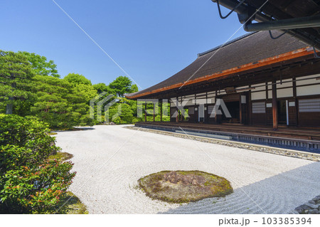 建仁寺本坊前庭 大雄苑 新緑の季節(京都市東山区) 建仁寺本坊前庭 大雄苑 新緑の季節(京都市東山区) 103385394