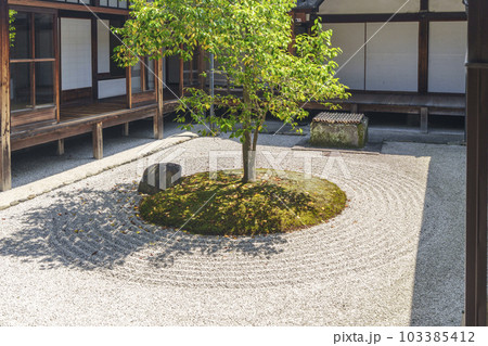 建仁寺　○△□の庭（京都市東山区） 103385412