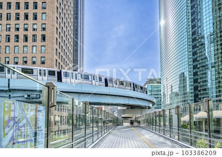 東京の都市風景 新橋・汐留 ゆりかもめモノレール 東京の都市風景 新橋・汐留 ゆりかもめモノレール 103386209