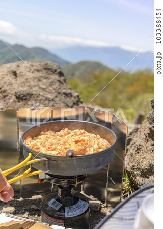 山頂でランチタイム 103388454