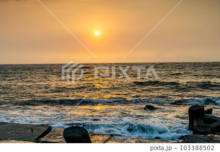 夕日 夕焼け 夕暮れ 103388502