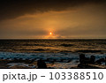夕日 夕焼け 夕暮れ 103388510