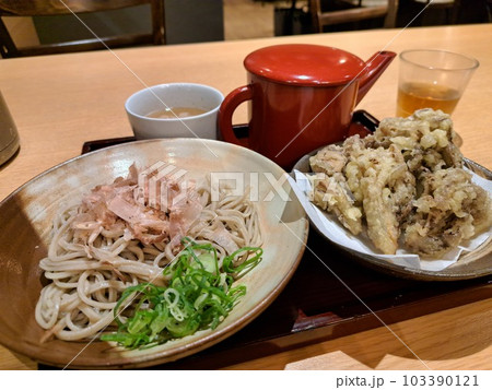 福井の名物　蕎麦と舞茸の天ぷら 103390121