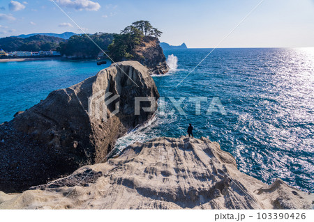 【静岡県西伊豆町】堂ヶ島の海岸 103390426