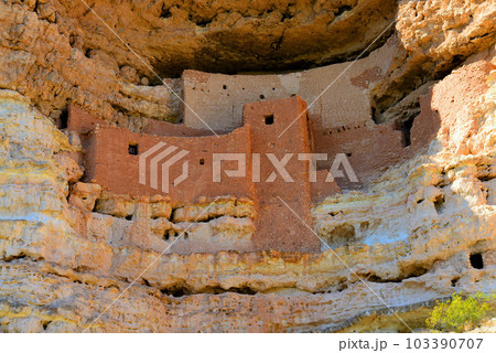 Montezuma's Castle Indian Ruins Cliff Dwelling, Arizona Montezuma's Castle Indian Ruins Cliff Dwelling, Arizona 103390707