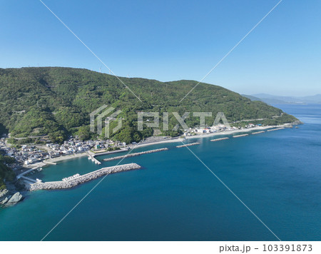 愛媛県伊方町　川之浜海水浴場の風景 103391873