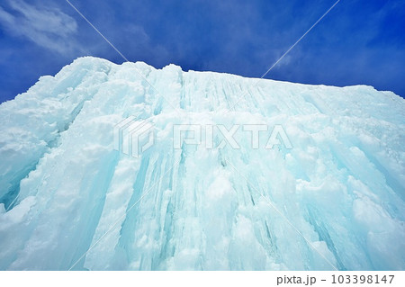 冬の北海道イベント 支笏湖 氷濤まつり 氷のオブジェ 103398147