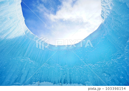 冬の北海道イベント 支笏湖 氷濤まつり 氷のオブジェ 103398154