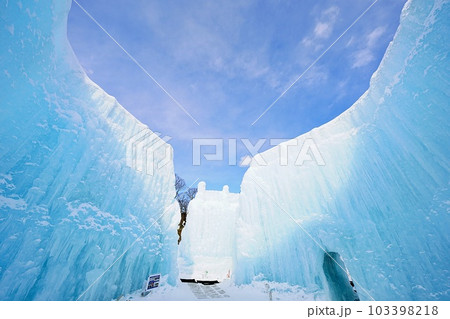 冬の北海道イベント 支笏湖 氷濤まつり 氷のオブジェ 冬の北海道イベント 支笏湖 氷濤まつり 氷のオブジェ 103398218