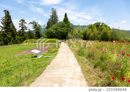 整備された名胡桃城址の公園　群馬県みなかみ町 103398848