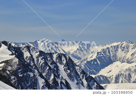 残雪期の立山室堂の室堂山からの展望 ( 槍ヶ岳方面 ) 103398950
