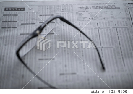 中高年の悩み目の老化老眼 103399003