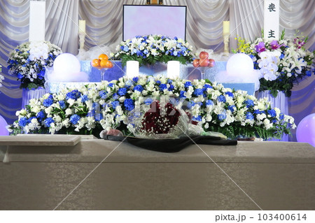 綺麗な花祭壇 103400614