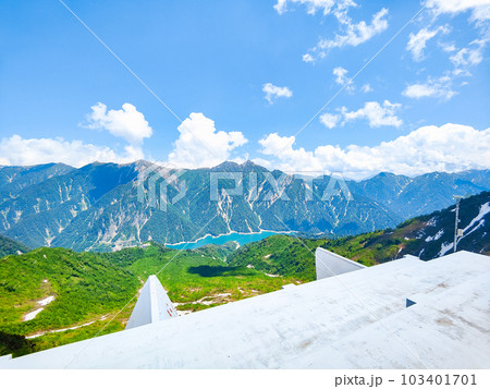 立山黒部アルペンルート:大観峰からの眺め 立山黒部アルペンルート:大観峰からの眺め 103401701