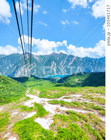立山黒部アルペンルート:大観峰から黒部平へ 立山黒部アルペンルート:大観峰から黒部平へ 103401717