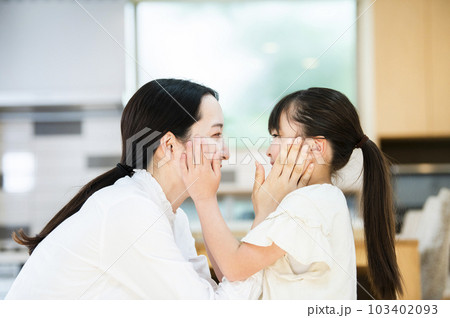 仲の良い親子 103402093