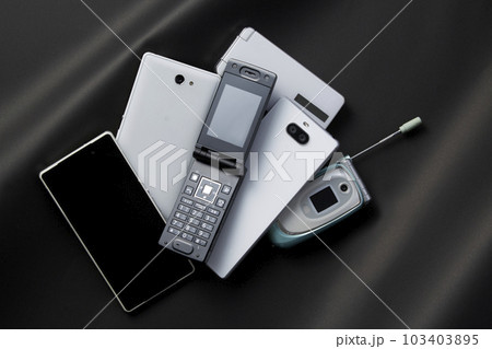 携帯_ガラケー_スマホ_型遅れ_廃棄 携帯_ガラケー_スマホ_型遅れ_廃棄 103403895