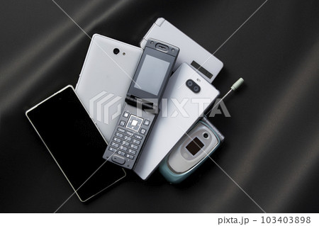 携帯_ガラケー_スマホ_型遅れ＿廃棄 103403898