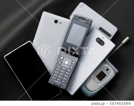 携帯_ガラケー_スマホ_型遅れ＿廃棄 103403899