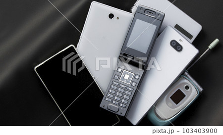 携帯_ガラケー_スマホ_型遅れ＿廃棄 103403900