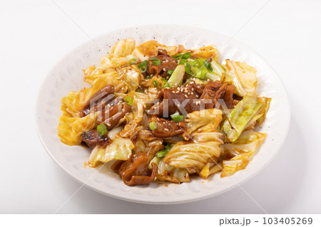 牛モツとキャベツの甘辛炒め 牛モツとキャベツの甘辛炒め 103405269