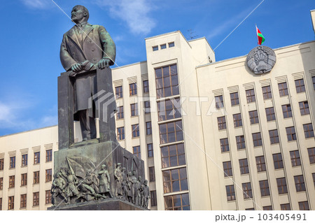 Soviet Lenin and Belarussian Parliament, Independence square in Minsk, Belarus 103405491