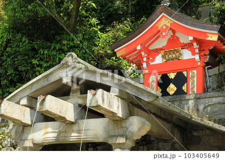 世界遺産　京都清水寺の音羽の滝 103405649