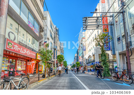 東京世田谷の都市風景 三軒茶屋・茶沢通り 東京世田谷の都市風景 三軒茶屋・茶沢通り 103406369