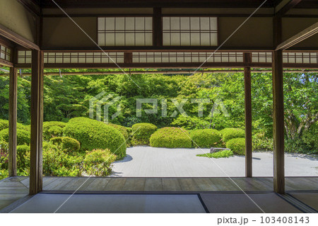京都　新緑の詩仙堂　額縁庭園 103408143