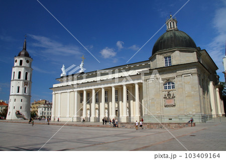 北欧バルト三国リトアニアの世界文化遺産の首都ヴィリニュス歴史地区旧市街 ヴィリニュス大聖堂と鐘楼 北欧バルト三国リトアニアの世界文化遺産の首都ヴィリニュス歴史地区旧市街 ヴィリニュス大聖堂と鐘楼 103409164